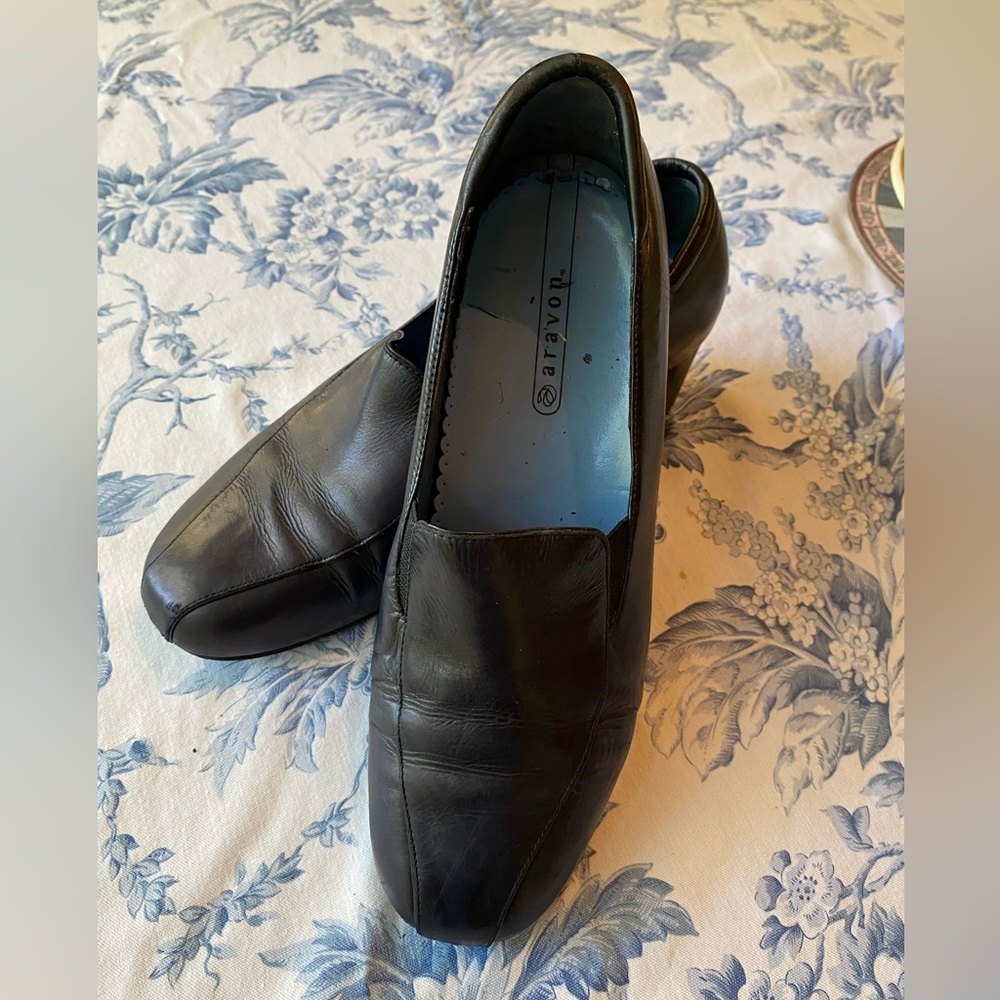 Aravon by New Balance Blue Black Leather Heeled
Loafer Women's Size 9